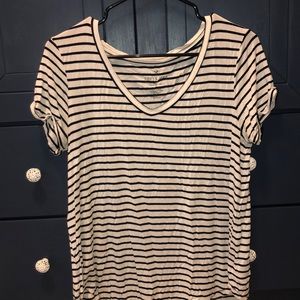 American Eagle V-neck